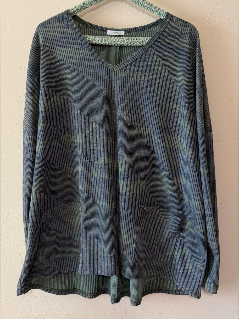 JODIFL Green and Gray V-Neck Sweater